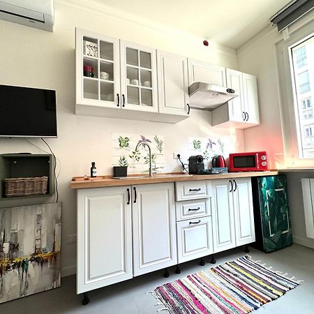 Rainbow Studio Flat- Monolocale Luminoso Milan Exterior photo